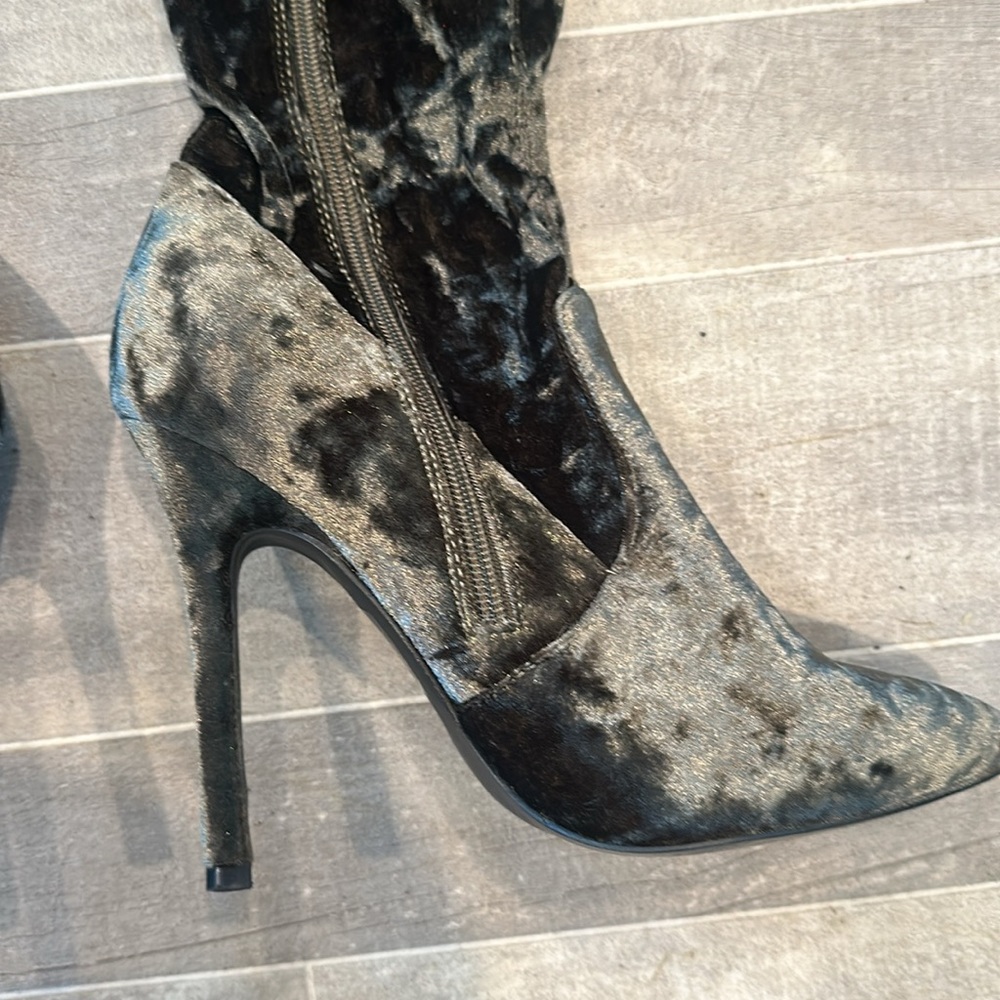 Boots - Picture 3 of 6